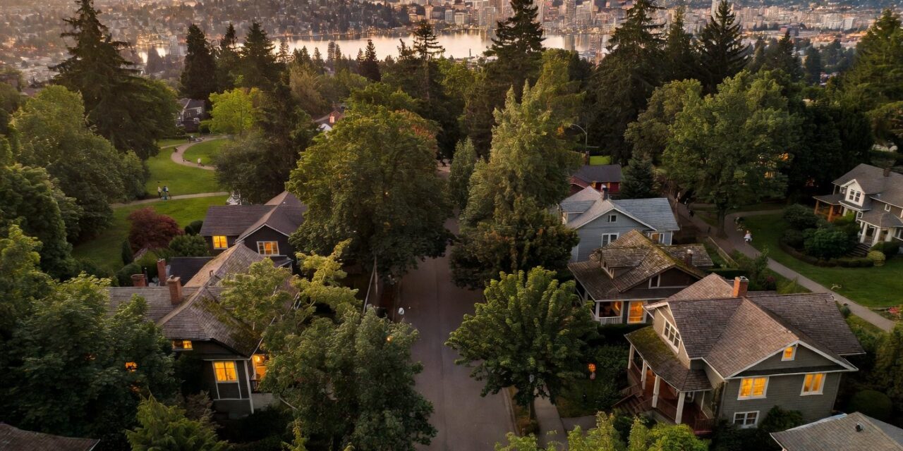 Phinney Ridge Seattle: Your Insider Guide to the Neighborhood’s Best Eats, Parks, and Community Life